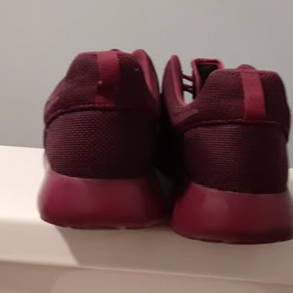 Nike Roshe One - Villian Red Colorway - Size 14 - Picture 4 of 4